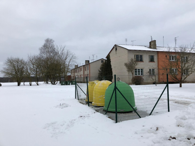 Džūkstē uzstādīts papildus šķirojamiem atkritumiem paredzētais konteiners