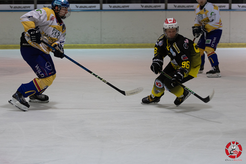 Hokejists Elvis Kaimiņš karjeru turpinās Vācijā