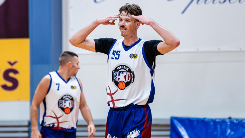 Kandavnieks Mārcis Saulītis palīdz "Jelgavai" uzveikt bijušo komandu "Kandava/Turība"