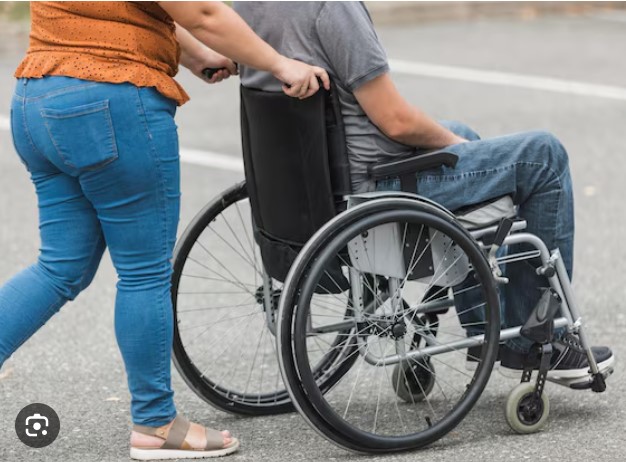 Ar šo gadu paaugstināts cilvēku ar invaliditāti asistentu un pavadoņu atlīdzības apmērs