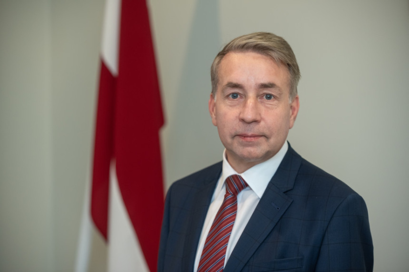 Plāno ieviest "bāzes pensijas"