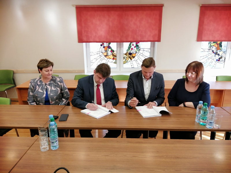 Noslēgts līgums par Tukuma 2. vidusskolas pārbūvi Noslēgts līgums par Tukuma 2. vidusskolas pārbūvi