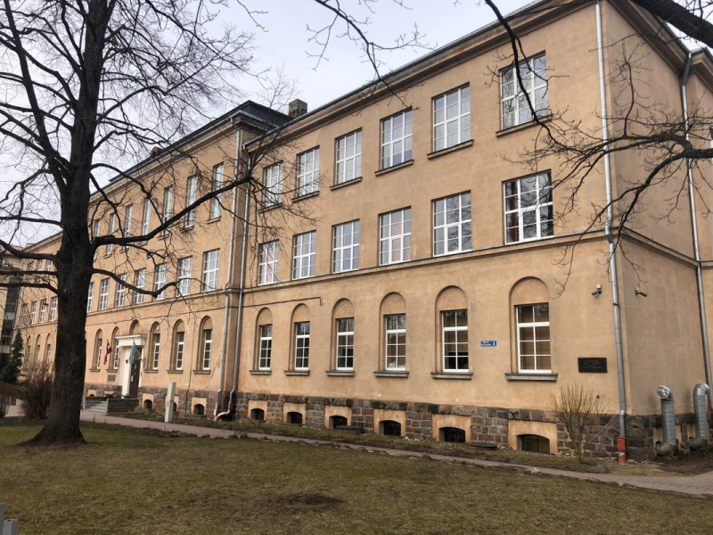 Tukuma Raiņa ģimnāzija atbilst valsts ģimnāzijas statusam; vēl tikai jāgaida Ministru kabineta rīkojums Tukuma Raiņa ģimnāzija atbilst valsts ģimnāzijas statusam; vēl tikai jāgaida Ministru kabineta rīkojums