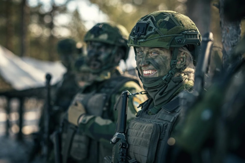 Valodnieki vienojas par jaunvārdu "karavīre"