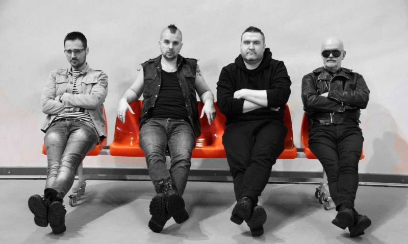 Rokgrupa "Inqognito" laiž klajā debijas albumu, kuru ierakstīja studijā Tukumā