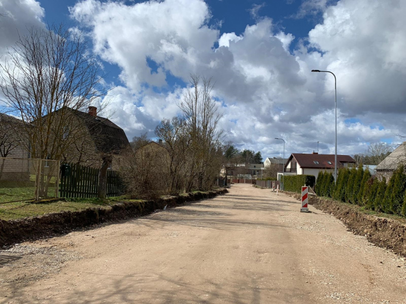 Atsākušies ielas būvniecības darbi Progresa ielā Tukumā Atsākušies ielas būvniecības darbi Progresa ielā Tukumā