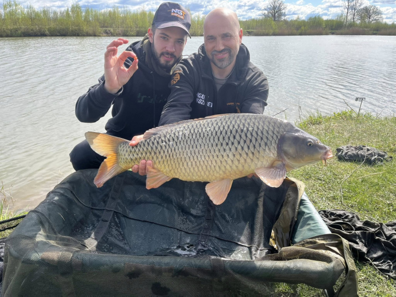 Krauklis un Kozirevs uzvar "Berga dīķu pavasara kausā 2025" makšķerēšanā