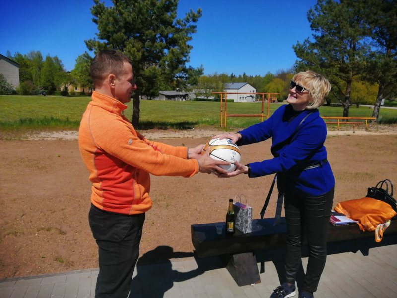 Zentenē atklāts par ELFLA līdzfinansējumu tapušais basketbola laukums Zentenē atklāts par ELFLA līdzfinansējumu tapušais basketbola laukums