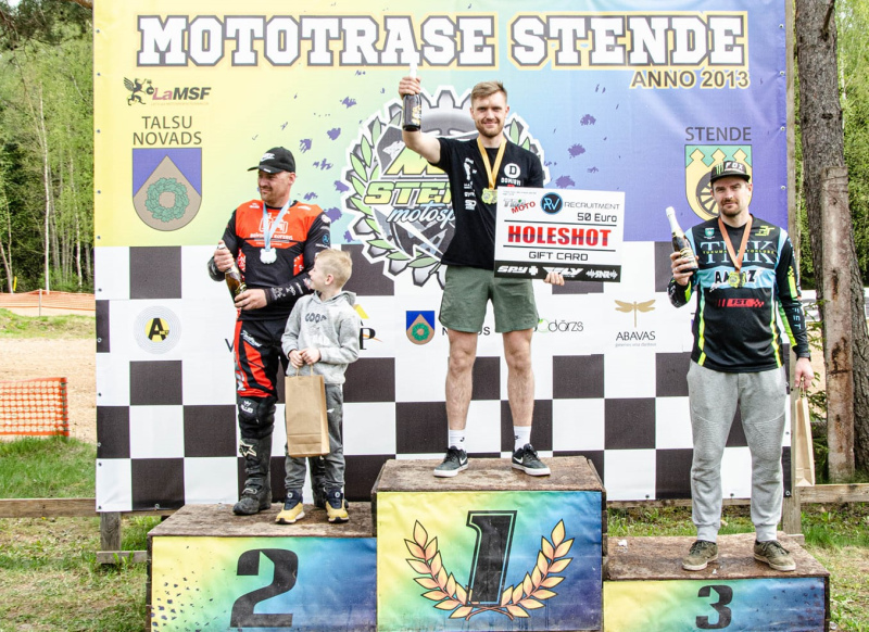 Kokinam un Rožudārzam medaļas Stendes kausa 1. posmā motokrosā