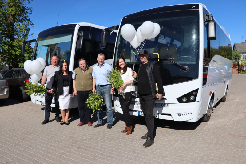Tukuma novada pašvaldība saņēmusi divus autobusus skolēnu pārvadāšanai