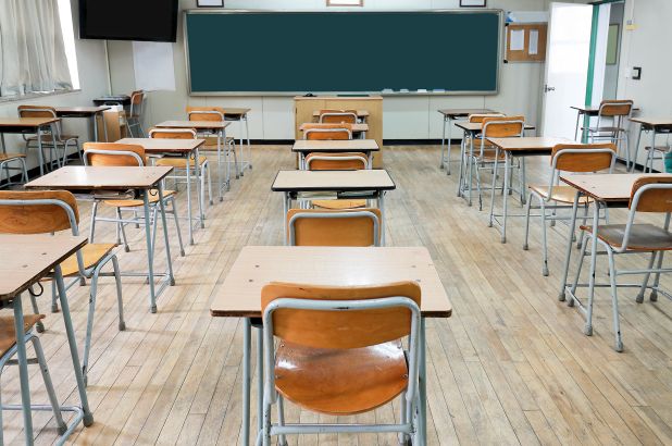 Saeimas komisija atbalsta mācību gada pagarināšanu 12. klasei līdz 7. jūlijam