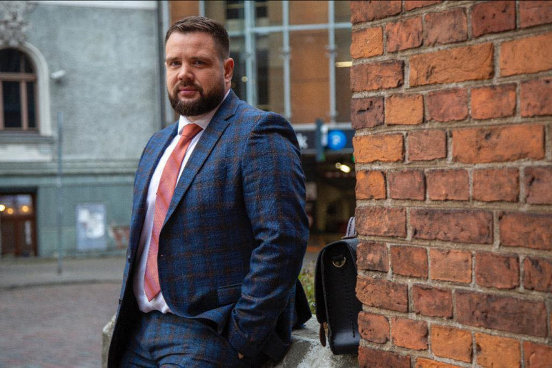 No amata atstādinātais Ekonomikas ministrs Jānis Vitenbergs atjauno Saeimas deputāta mandātu No amata atstādinātais Ekonomikas ministrs Jānis Vitenbergs atjauno Saeimas deputāta mandātu