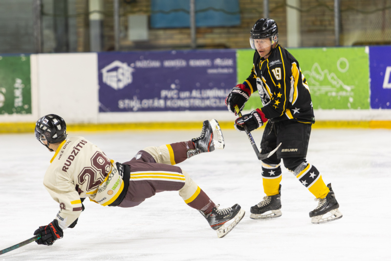 "Tukuma Brāļi II" izšķirošajā mačā piekāpjas "Mežabrāļiem"