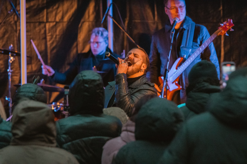 Jaunpilī par godu svētkiem uzstājās Miks Galvanovskis