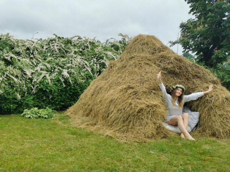 Tukuma pusē nakšņošanai izīrē siena zārdus; cena – augstāka nekā dažos Rīgas hosteļos