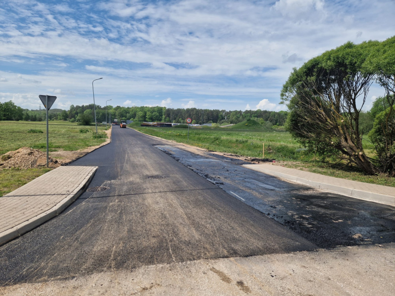 Noasfaltēta Atlētu iela Tukumā