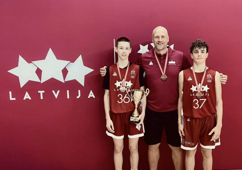 Rasnačs un Liepiņš Latvijas U14 basketbola komandas rindās izcīna 3.vietu Baltijas kausā