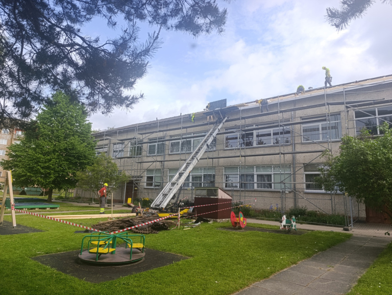 Barnudārzā "Taurenītis" uzsākti jumta seguma atjaunošanas darbi