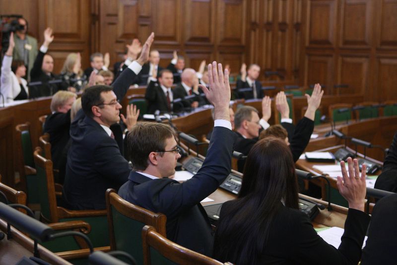 Saeimā plāno virzīt izmaiņas, lai atteiktos no amatpersonu algu publiskošanas