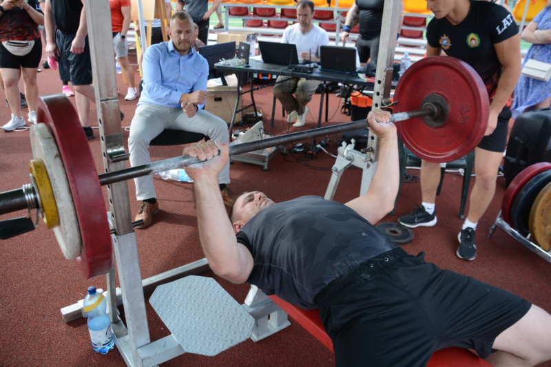 Edgars Logins NBS sacensībās svara spiešanā guļus izcīna 3.vietu