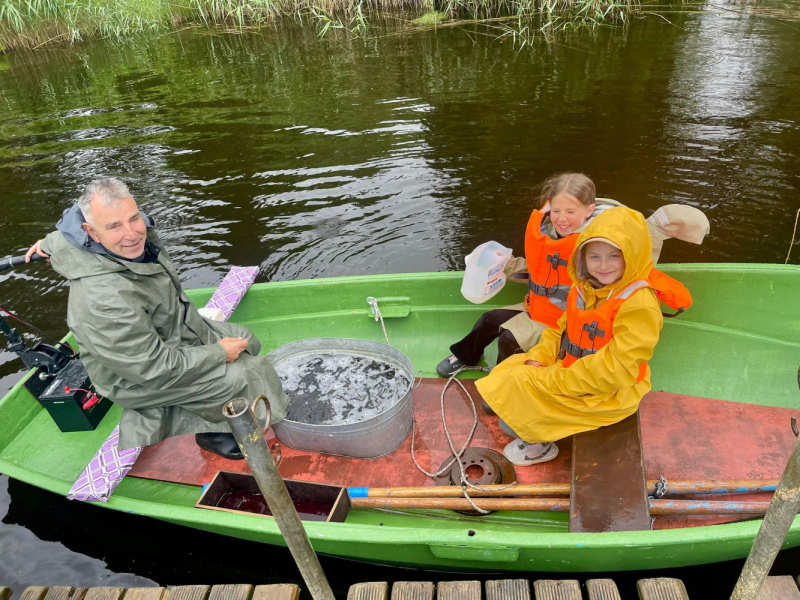 45 000 līdaku mazuļu ielaisti Kaņiera un Engures ezerā