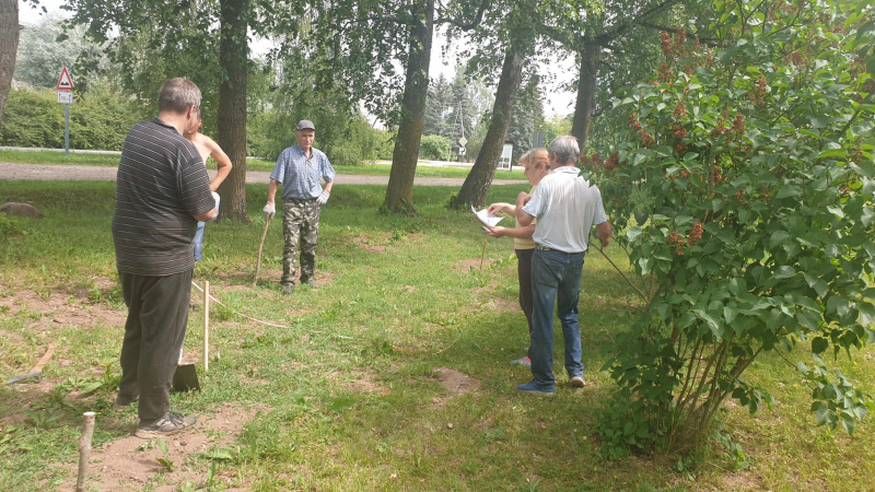 Turpinās darbi pie Džūkstes pasaku muzeja dārza veidošanas Turpinās darbi pie Džūkstes pasaku muzeja dārza veidošanas