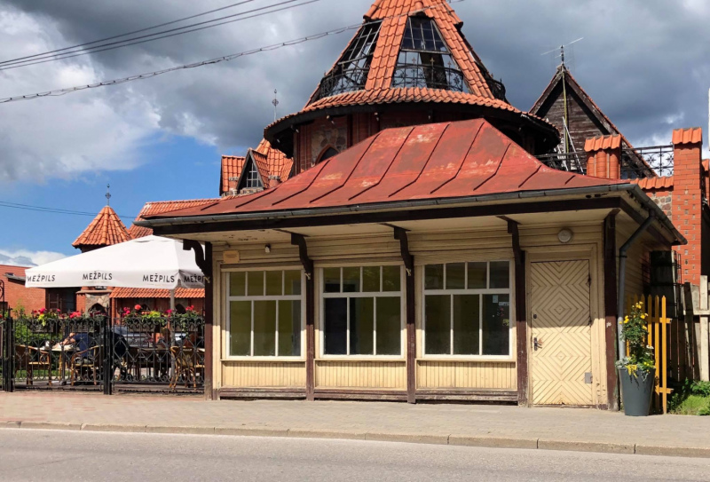 Kioska telpas Pils ielā 6B, Tukumā, tiks izmantotas kafejnīcas vajadzībām Kioska telpas Pils ielā 6B, Tukumā, tiks izmantotas kafejnīcas vajadzībām