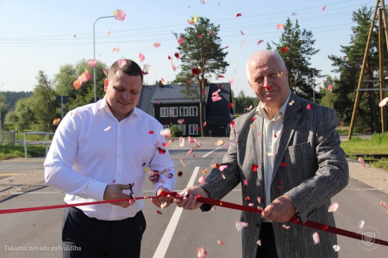 Tukumā svinīgi atklātas pārbūvētās Stacijas un Dāņu ielas