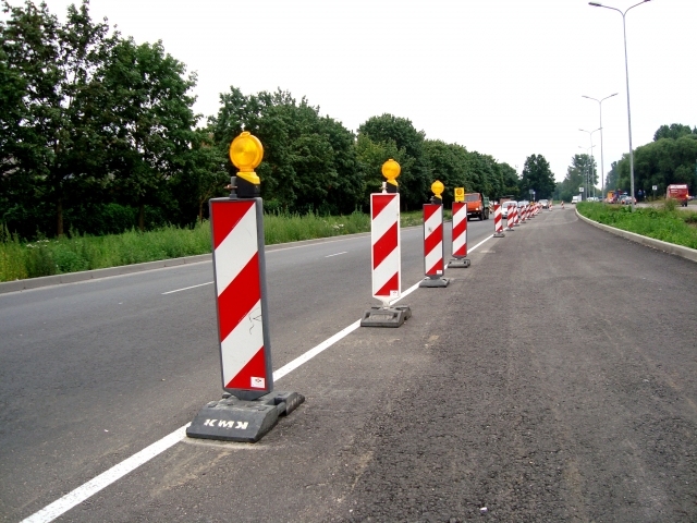 Uz autoceļa Tukums–Ķesterciems tiek labots virsmas apstrādes darbu brāķis Uz autoceļa Tukums–Ķesterciems tiek labots virsmas apstrādes darbu brāķis