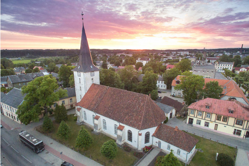 Vestards Šimkus ieskaņojis Tukuma Sv. Trīsvienības baznīcas torņa melodijas