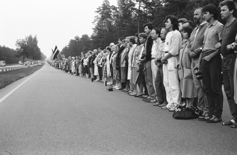 Šodien tiek atzīmēta Baltijas ceļa 30. gadadiena