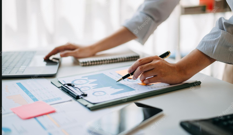 Finanšu ministrija virza ieceri par ienākuma nodokļa avansa maksājumu bankām