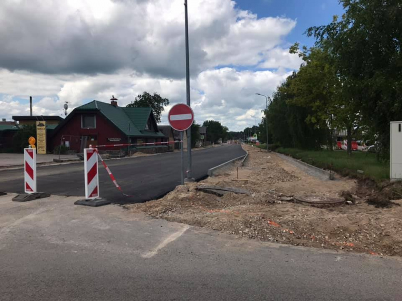 Trīs dienas Kurzemes ielā, Tukumā, plānoti asfaltēšanas darbi. Būs satiksmes ierobežojumi Trīs dienas Kurzemes ielā, Tukumā, plānoti asfaltēšanas darbi. Būs satiksmes ierobežojumi