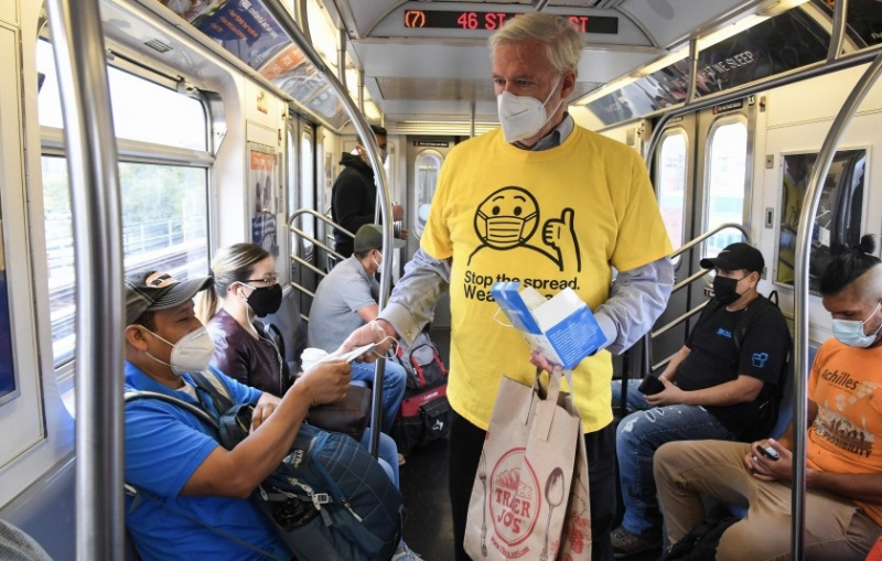 Preventīvajā pārbaudē vilciena maršrutā Rīga – Tukums likumsargi uzliek sodu vīrietim par aizsargmaskas nevalkāšanu Preventīvajā pārbaudē vilciena maršrutā Rīga – Tukums likumsargi uzliek sodu vīrietim par aizsargmaskas nevalkāšanu