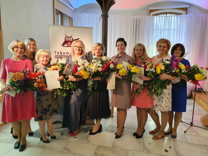 Tukuma pedagogi Skolotāju dienas pasākumā Jaunmoku pilī saņem apbalvojumus Tukuma pedagogi Skolotāju dienas pasākumā Jaunmoku pilī saņem apbalvojumus