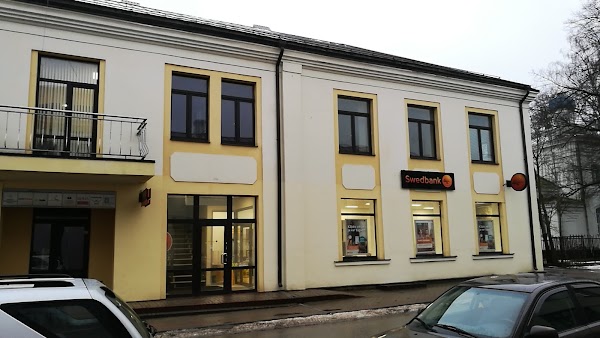 "Swedbank" ārkārtējās situācijas laikā klātienē apkalpos klientus tikai ar sertifikātu