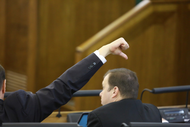 Saeima noraida ieceri samazināt PVN likmi elektroenerģijai un gāzei