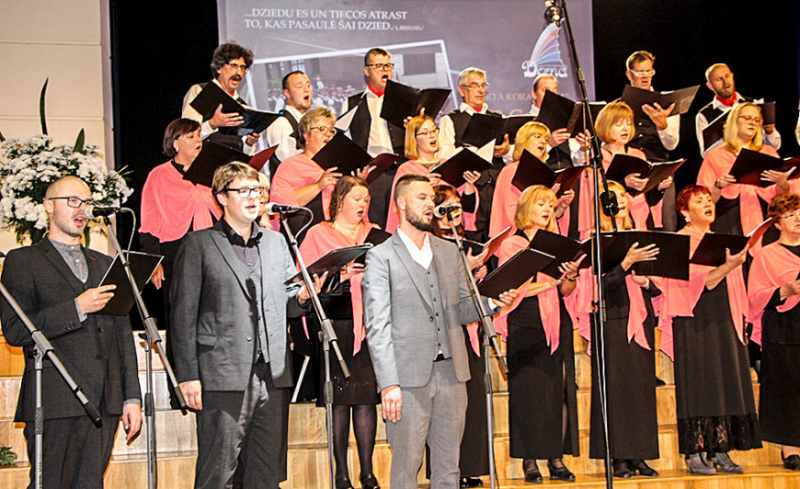 Kori "Doma" 20 gadu jubilejā ar uzstāšanos sveica arī Tumes jauktais koris Kori "Doma" 20 gadu jubilejā ar uzstāšanos sveica arī Tumes jauktais koris
