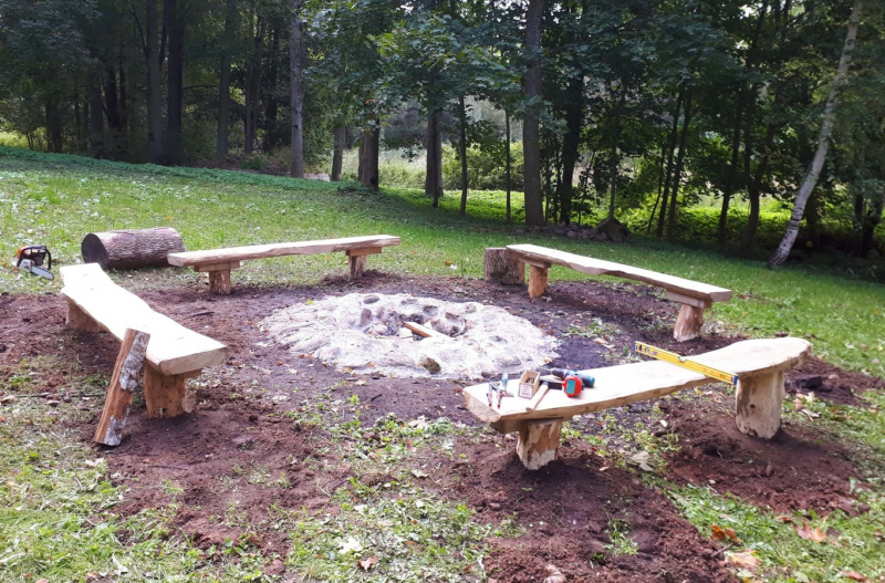 Projekta "Dari pats!" ietvaros, izveidota ugunskura vieta pie Zantes pamatskolas dīķa