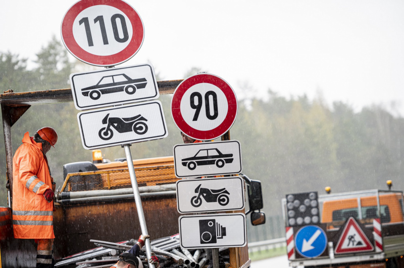 Pēc 8. oktobra uz autoceļiem Latvijā nedrīkstēs braukt ātrāk par 90 km/h