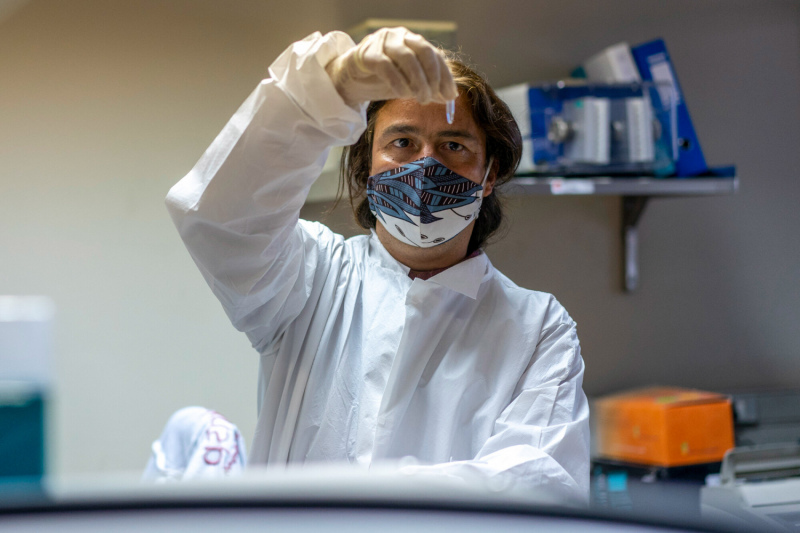 Jaunais, īpaši lipīgais Covid‑19 paveids nodēvēts par Omikronu Jaunais, īpaši lipīgais Covid‑19 paveids nodēvēts par Omikronu