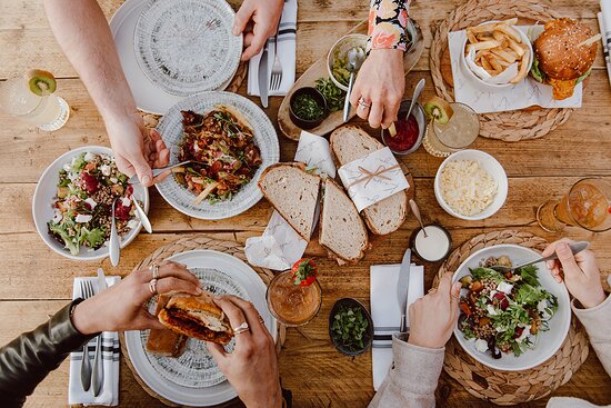 Ēdināšanas nozares uzņēmumiem būs jānodala apmeklētāji ar un bez bērniem