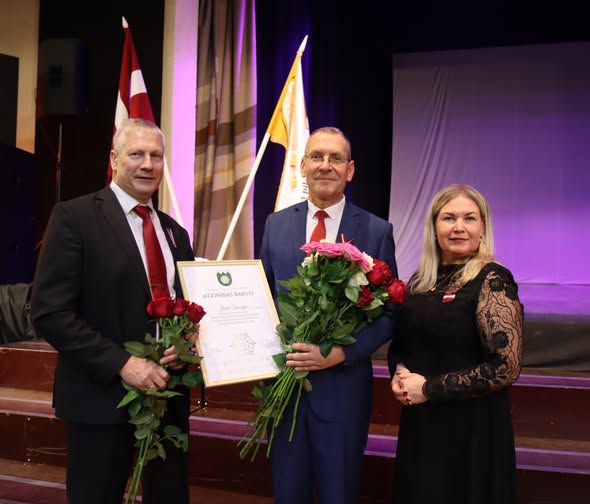 Jānis Sproģis saņēmis “Tukuma novada Atzinības rakstu”