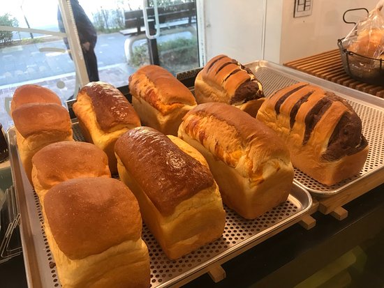 No nākamā gada maizei, pienam un svaigai putnu gaļai piemēros samazinātu 12% PVN