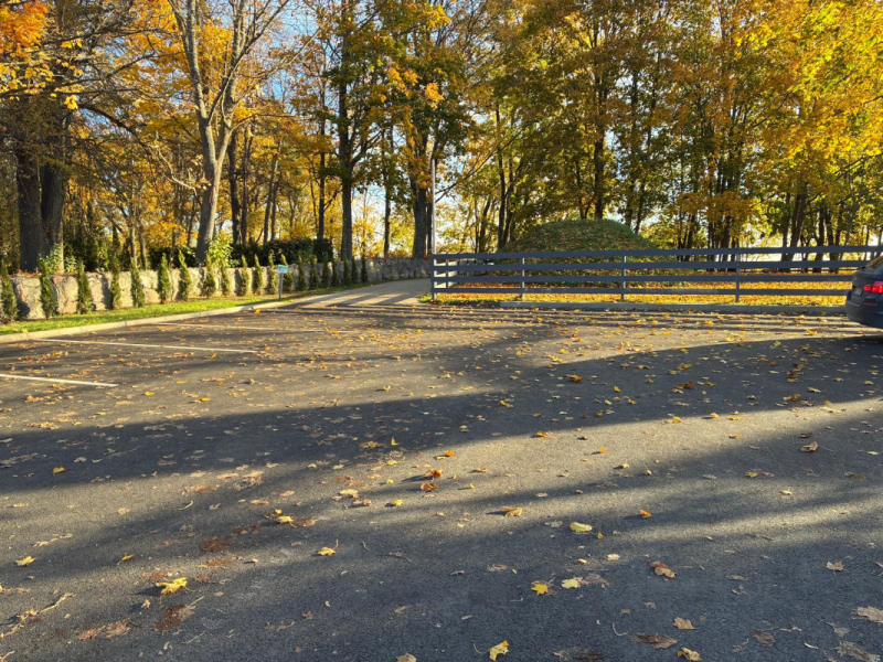 Pabeigta Engures kapsētas stāvlaukuma labiekārtošana