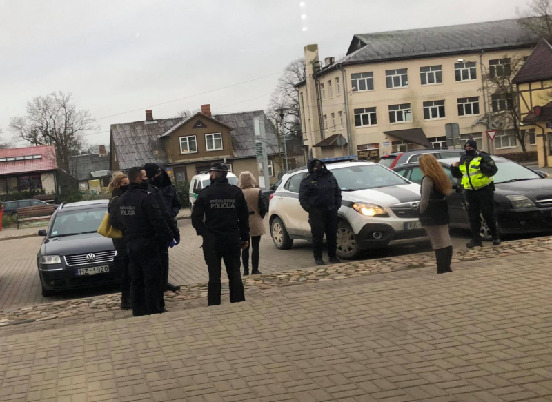 Talsu ielā 4, Tukumā, aizturēta Covid -19 pozitīva sieviete par pašizolācijas neievērošanu Talsu ielā 4, Tukumā, aizturēta Covid -19 pozitīva sieviete par pašizolācijas neievērošanu