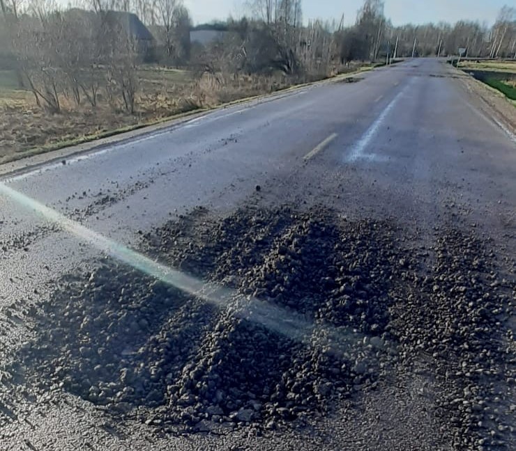 Autoceļa Tukums - Kuldīga būvdarbu posmā būtiski defekti; "Strabag" jālabo uz sava rēķina