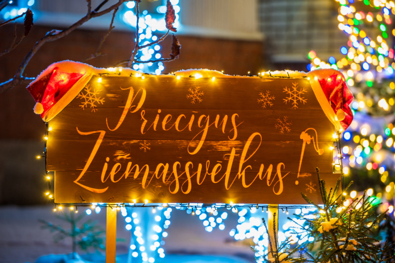 Rietumu kristīgā pasaule sāk svinēt Kristus dzimšanas svētkus