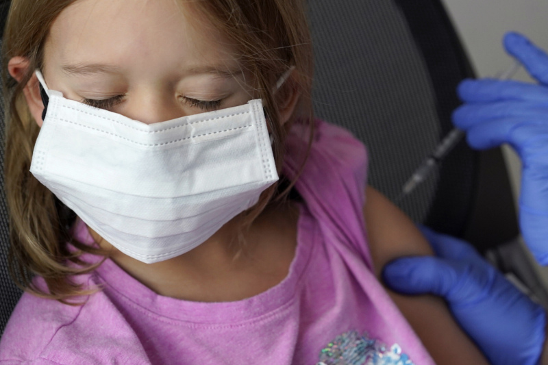 Par pārkāpumiem pusaudžu vakcinācijā sodītas 55 ārstniecības iestādes