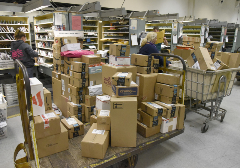 "Latvijas pasts" aicina pasteigties ar Ziemassvētku sūtījumiem pāri okeānam "Latvijas pasts" aicina pasteigties ar Ziemassvētku sūtījumiem pāri okeānam